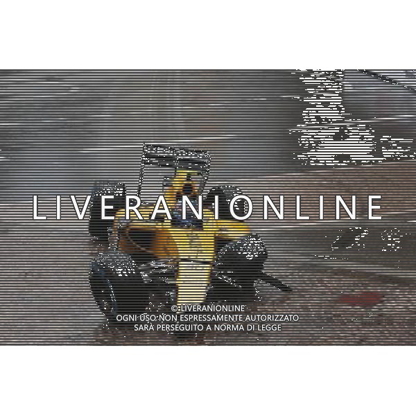 Jolyon Palmer (GBR) Renault Sport F1 Team RS16 crashed out of the race. 29.05.2015. Formula 1 World Championship, Rd 6, Monaco Grand Prix, Monte Carlo, Monaco, Race Day. AGENZIA ALDO LIVERANI SAS - ITALY ONLY EDITORIAL USE ONLY