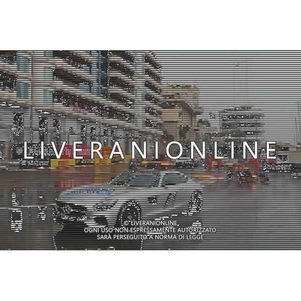 Daniel Ricciardo (AUS) Red Bull Racing RB12 leads behind the FIA Safety Car. 29.05.2015. Formula 1 World Championship, Rd 6, Monaco Grand Prix, Monte Carlo, Monaco, Race Day. / AGENZIA ALDO LIVERANI SAS - ITALY ONLY EDITORIAL USE ONLY