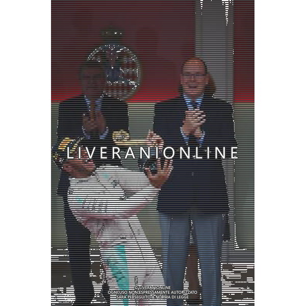 Race winner Lewis Hamilton (GBR) Mercedes AMG F1 celebrates on the podium. 29.05.2015. Formula 1 World Championship, Rd 6, Monaco Grand Prix, Monte Carlo, Monaco, Race Day. AG ALDO LIVERANI SAS ONLY ITALY