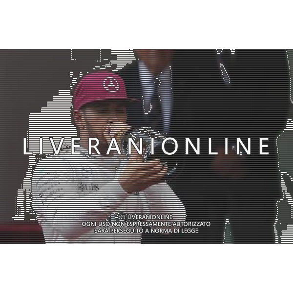 Race winner Lewis Hamilton (GBR) Mercedes AMG F1 celebrates on the podium. 29.05.2015. Formula 1 World Championship, Rd 6, Monaco Grand Prix, Monte Carlo, Monaco, Race Day. AG ALDO LIVERANI SAS ONLY ITALY