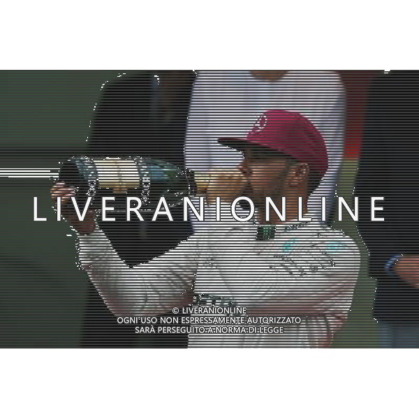 Race winner Lewis Hamilton (GBR) Mercedes AMG F1 celebrates on the podium. 29.05.2015. Formula 1 World Championship, Rd 6, Monaco Grand Prix, Monte Carlo, Monaco, Race Day. AG ALDO LIVERANI SAS ONLY ITALY
