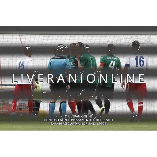 PORDENONE vs PISA, Semifinale Play Off Lega Pro, 29/05/2016, nella foto: PROTESTE CON L\'ARBITRO, ©Claudio Zamagni/ Agenzia Aldo Liverani s.a.s.