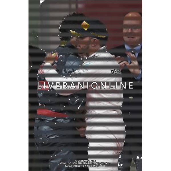 Race winner Lewis Hamilton (GBR) Mercedes AMG F1 celebrates on the podium with second placed Daniel Ricciardo (AUS) Red Bull Racing. 29.05.2015. Formula 1 World Championship, Rd 6, Monaco Grand Prix, Monte Carlo, Monaco, Race Day. AG ALDO LIVERANI SAS ONLY ITALY