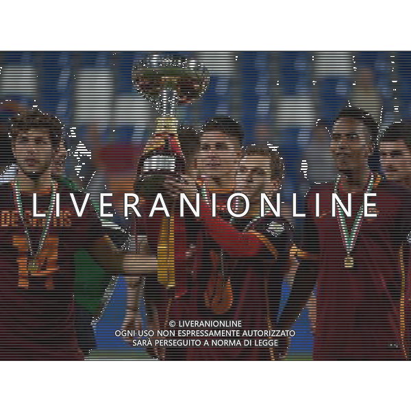 Campionato di Calcio Primavera TIM 2015/2016 \'Trofeo Giacinto Facchetti\' Finale Reggio Emilia - 04.06.2016 Roma-Juventus Nella Foto:di livio lorenzo con la coppa /Ph.Vitez-Ag. Aldo Liverani