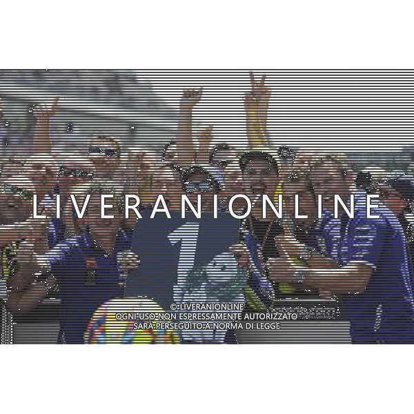 05.06.2016. MontmelÃ², Spagna. Valentino Rossi e il Team Yamaha al parco chiuso. Â©PIAZZOLLA AGENZIA ALDO LIVERANI SAS Montmelo\' Gp Spagna - motomondiale Gran Premio di Catalunya Gara e Podio 05.06.2016