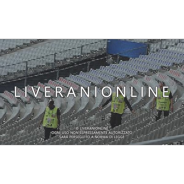 UEFA Francia EURO 2016 Final Tournament Group Stage A Parigi - 10.06.2016 Francia-Romania Nella Foto: veduta interna dello stadio Stade de France Saint Denis prima della partita inaugurale - Controlli sicurezza da parte degli Steward /Ph.Vitez-Ag. Aldo Liverani