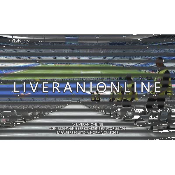 UEFA Francia EURO 2016 Final Tournament Group Stage A Parigi - 10.06.2016 Francia-Romania Nella Foto: veduta interna dello stadio Stade de France Saint Denis prima della partita inaugurale - Controlli sicurezza da parte degli Steward /Ph.Vitez-Ag. Aldo Liverani