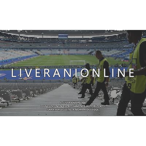 UEFA Francia EURO 2016 Final Tournament Group Stage A Parigi - 10.06.2016 Francia-Romania Nella Foto: veduta interna dello stadio Stade de France Saint Denis prima della partita inaugurale - Controlli sicurezza da parte degli Steward /Ph.Vitez-Ag. Aldo Liverani