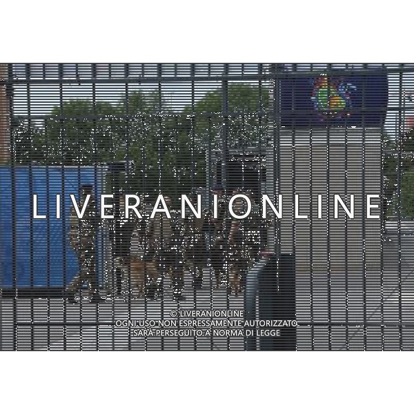 UEFA Francia EURO 2016 Final Tournament Group Stage A Parigi - 10.06.2016 Francia-Romania Nella Foto: Interno dello stadio Stade de France Saint Denis prima della partita inaugurale - Controlli sicurezza da parte della Polizia e dell\'esercito con l\'ausilio dei cani /Ph.Vitez-Ag. Aldo Liverani