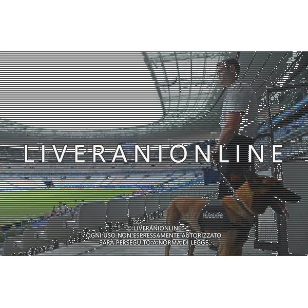 UEFA Francia EURO 2016 Final Tournament Group Stage A Parigi - 10.06.2016 Francia-Romania Nella Foto: veduta interna dello stadio Stade de France Saint Denis prima della partita inaugurale - Controlli sicurezza da parte della Polizia e Steward con l\'ausilio dei cani /Ph.Vitez-Ag. Aldo Liverani