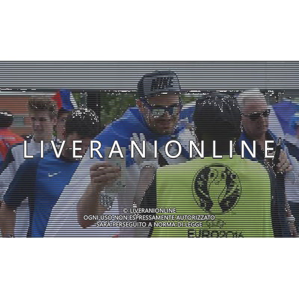 UEFA Francia EURO 2016 Final Tournament Group Stage A Parigi - 10.06.2016 Francia-Romania Nella Foto:Ingresso tifosi, controlli sicurezza, catering, tifosi francia /Ph.Vitez-Ag. Aldo Liverani