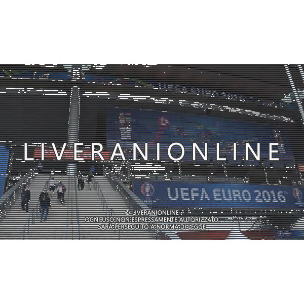 UEFA Francia EURO 2016 Final Tournament Group Stage A Parigi - 10.06.2016 Francia-Romania Nella Foto:Ingresso tifosi, controlli sicurezza, catering, tifosi francia /Ph.Vitez-Ag. Aldo Liverani