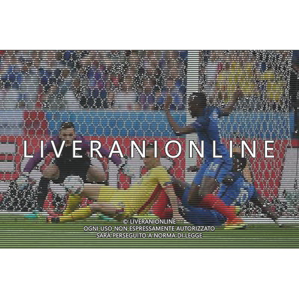 SAINT-DENIS 10.06.2016 MECZ I RUNDA GRUPA A MISTRZOSTW EUROPY 2016: FRANCJA - RUMUNIA --- FIRST ROUND GROUP A UEFA EURO 2016 MATCH: FRANCE - ROMANIA HUGO LIORIS DRAGOS GRIOGORE BLAISE MATUIDI BACARY SAGNA FOT. PIOTR KUCZA/NEWSPIX.PL Newspix.pl/ AGENZIA ALDO LIVERANI SAS - ITALY ONLY EDITORIAL USE ONLY - Francia - Romania UEFA Francia EURO 2016 Final Tournament Group Stage A Parigi - 10.06.2016
