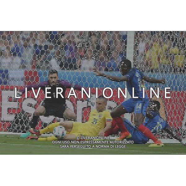 SAINT-DENIS 10.06.2016 MECZ I RUNDA GRUPA A MISTRZOSTW EUROPY 2016: FRANCJA - RUMUNIA --- FIRST ROUND GROUP A UEFA EURO 2016 MATCH: FRANCE - ROMANIA HUGO LIORIS DRAGOS GRIOGORE BLAISE MATUIDI BACARY SAGNA FOT. PIOTR KUCZA/NEWSPIX.PL Newspix.pl/ AGENZIA ALDO LIVERANI SAS - ITALY ONLY EDITORIAL USE ONLY - Francia - Romania UEFA Francia EURO 2016 Final Tournament Group Stage A Parigi - 10.06.2016