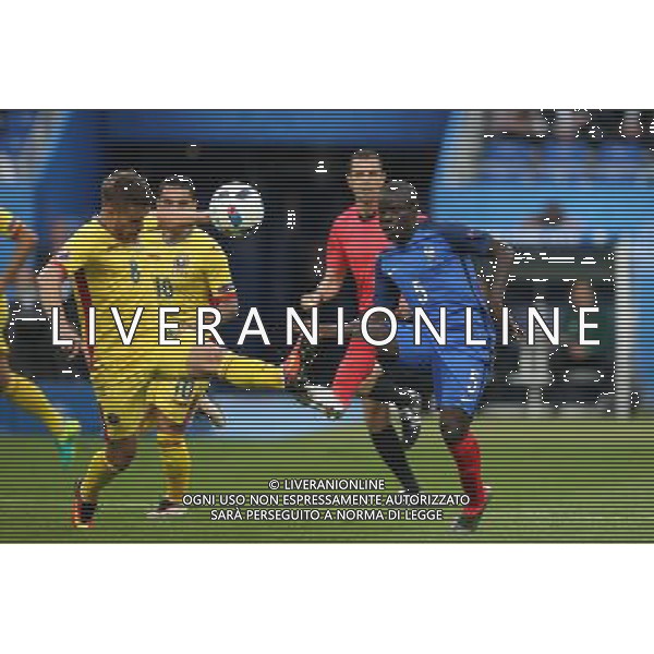 SAINT-DENIS 10.06.2016 MECZ I RUNDA GRUPA A MISTRZOSTW EUROPY 2016: FRANCJA - RUMUNIA --- FIRST ROUND GROUP A UEFA EURO 2016 MATCH: FRANCE - ROMANIA MIHAI PINTILII N GOLO KANTE FOT. PIOTR KUCZA/NEWSPIX.PL / AGENZIA ALDO LIVERANI SAS - ITALY ONLY EDITORIAL USE ONLY - Francia - Romania UEFA Francia EURO 2016 Final Tournament Group Stage A Parigi - 10.06.2016
