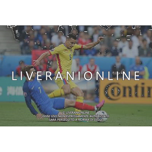 SAINT-DENIS 10.06.2016 MECZ I RUNDA GRUPA A MISTRZOSTW EUROPY 2016: FRANCJA - RUMUNIA --- FIRST ROUND GROUP A UEFA EURO 2016 MATCH: FRANCE - ROMANIA ANTOINE GRIEZMANN OVIDIU HOBAN FOT. PIOTR KUCZA/NEWSPIX.PL Newspix.pl/ AGENZIA ALDO LIVERANI SAS - ITALY ONLY EDITORIAL USE ONLY - Francia - Romania UEFA Francia EURO 2016 Final Tournament Group Stage A Parigi - 10.06.2016