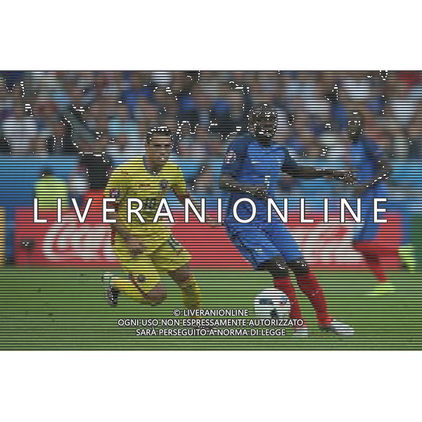SAINT-DENIS 10.06.2016 MECZ I RUNDA GRUPA A MISTRZOSTW EUROPY 2016: FRANCJA - RUMUNIA --- FIRST ROUND GROUP A UEFA EURO 2016 MATCH: FRANCE - ROMANIA NICOLAE STANCIU N GOLO KANTE FOT. PIOTR KUCZA/NEWSPIX.PL Newspix.pl/ AGENZIA ALDO LIVERANI SAS - ITALY ONLY EDITORIAL USE ONLY - Francia - Romania UEFA Francia EURO 2016 Final Tournament Group Stage A Parigi - 10.06.2016
