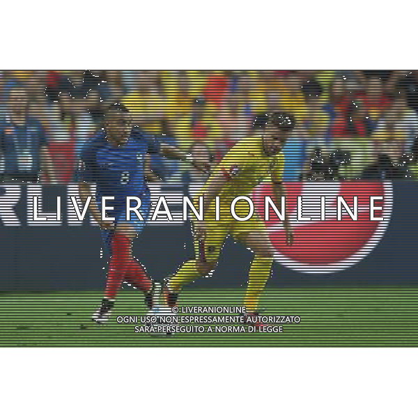 SAINT-DENIS 10.06.2016 MECZ I RUNDA GRUPA A MISTRZOSTW EUROPY 2016: FRANCJA - RUMUNIA --- FIRST ROUND GROUP A UEFA EURO 2016 MATCH: FRANCE - ROMANIA DIMITRI PAYET MIHAI PAINTILII FOT. PIOTR KUCZA/NEWSPIX.PL Newspix.pl/ AGENZIA ALDO LIVERANI SAS - ITALY ONLY EDITORIAL USE ONLY - Francia - Romania UEFA Francia EURO 2016 Final Tournament Group Stage A Parigi - 10.06.2016