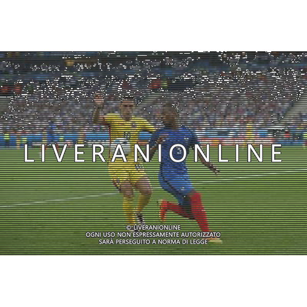 SAINT-DENIS 10.06.2016 MECZ I RUNDA GRUPA A MISTRZOSTW EUROPY 2016: FRANCJA - RUMUNIA --- FIRST ROUND GROUP A UEFA EURO 2016 MATCH: FRANCE - ROMANIA NICOLAE STANCIU PATRICE EVRA FOT. PIOTR KUCZA/NEWSPIX.PL Newspix.pl/ AGENZIA ALDO LIVERANI SAS - ITALY ONLY EDITORIAL USE ONLY - Francia - Romania UEFA Francia EURO 2016 Final Tournament Group Stage A Parigi - 10.06.2016