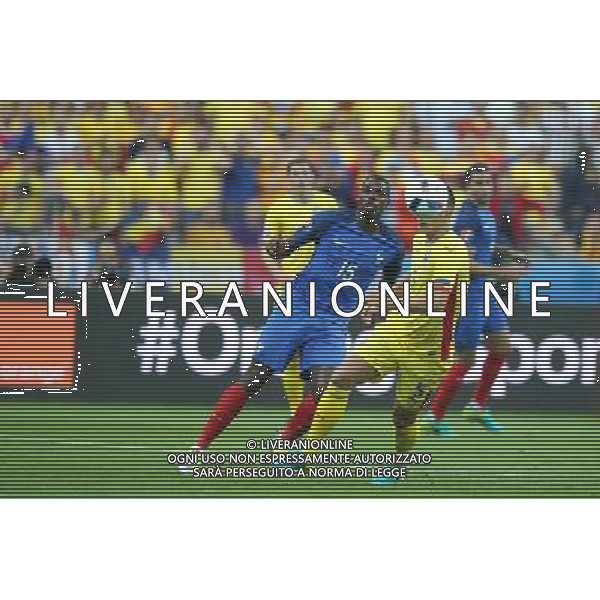 SAINT-DENIS 10.06.2016 MECZ I RUNDA GRUPA A MISTRZOSTW EUROPY 2016: FRANCJA - RUMUNIA --- FIRST ROUND GROUP A UEFA EURO 2016 MATCH: FRANCE - ROMANIA PAUL POGBA OVIDIU HOBAN FOT. PIOTR KUCZA/NEWSPIX.PL Newspix.pl/ AGENZIA ALDO LIVERANI SAS - ITALY ONLY EDITORIAL USE ONLY - Francia - Romania UEFA Francia EURO 2016 Final Tournament Group Stage A Parigi - 10.06.2016