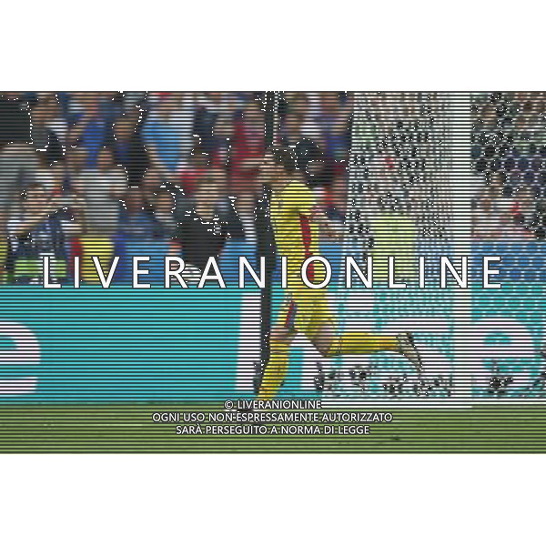 SAINT-DENIS 10.06.2016 MECZ I RUNDA GRUPA A MISTRZOSTW EUROPY 2016: FRANCJA - RUMUNIA --- FIRST ROUND GROUP A UEFA EURO 2016 MATCH: FRANCE - ROMANIA ESULTANZA DOPO IL GOL SU RIGORE DI BOGDAN STANCU FOT. PIOTR KUCZA/NEWSPIX.PL Newspix.pl/ AGENZIA ALDO LIVERANI SAS - ITALY ONLY EDITORIAL USE ONLY - Francia - Romania UEFA Francia EURO 2016 Final Tournament Group Stage A Parigi - 10.06.2016