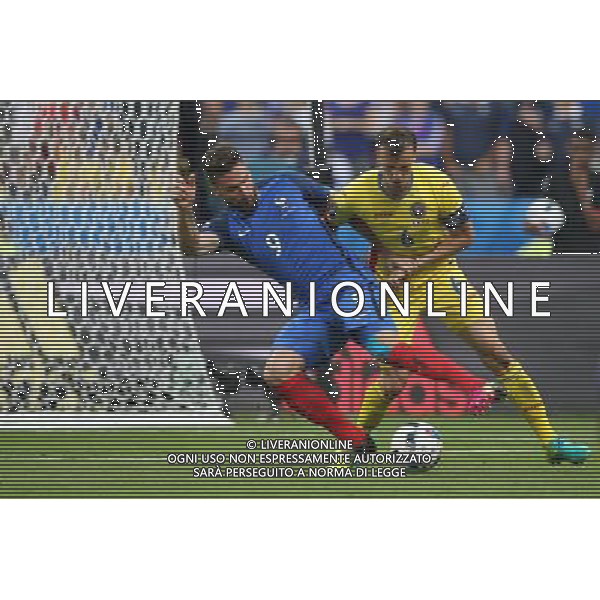 SAINT-DENIS 10.06.2016 MECZ I RUNDA GRUPA A MISTRZOSTW EUROPY 2016: FRANCJA - RUMUNIA --- FIRST ROUND GROUP A UEFA EURO 2016 MATCH: FRANCE - ROMANIA OLIVIER GIROUD VLAD CHIRICHES FOT. PIOTR KUCZA/NEWSPIX.PL Newspix.pl/ AGENZIA ALDO LIVERANI SAS - ITALY ONLY EDITORIAL USE ONLY - Francia - Romania UEFA Francia EURO 2016 Final Tournament Group Stage A Parigi - 10.06.2016