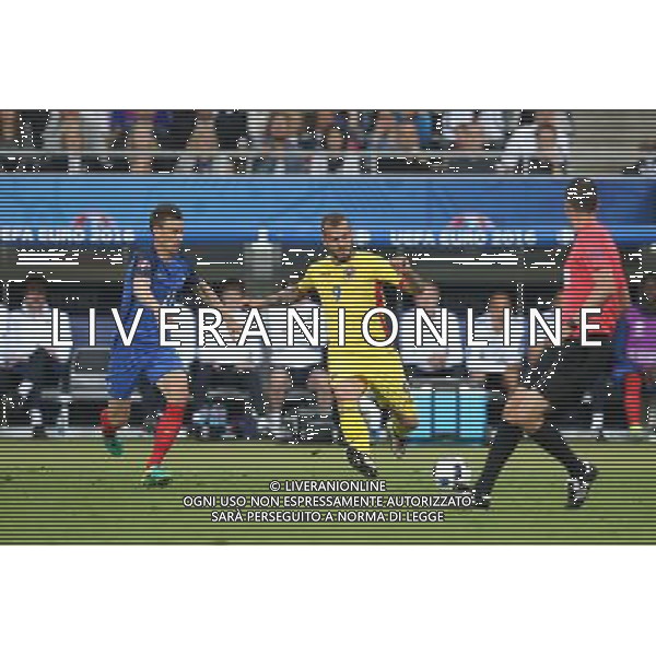 PARYZ 10.06.2016 MECZ I RUNDA GRUPA A MISTRZOSTW EUROPY 2016: FRANCJA - RUMUNIA --- FIRST ROUND GROUP A UEFA EURO 2016 MATCH IN PARIS: FRANCE - ROMANIA LAURENT KOSCIELNY DENIS ALIBEC FOT. PIOTR KUCZA/NEWSPIX.PL Newspix.pl/ AGENZIA ALDO LIVERANI SAS - ITALY ONLY EDITORIAL USE ONLY - Francia - Romania UEFA Francia EURO 2016 Final Tournament Group Stage A Parigi - 10.06.2016