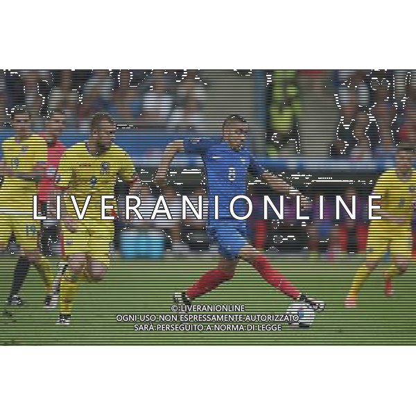 PARYZ 10.06.2016 MECZ I RUNDA GRUPA A MISTRZOSTW EUROPY 2016: FRANCJA - RUMUNIA --- FIRST ROUND GROUP A UEFA EURO 2016 MATCH IN PARIS: FRANCE - ROMANIA DENIS ALIBEC DIMITRI PAYET FOT. PIOTR KUCZA/NEWSPIX.PL Newspix.pl/ AGENZIA ALDO LIVERANI SAS - ITALY ONLY EDITORIAL USE ONLY - Francia - Romania UEFA Francia EURO 2016 Final Tournament Group Stage A Parigi - 10.06.2016