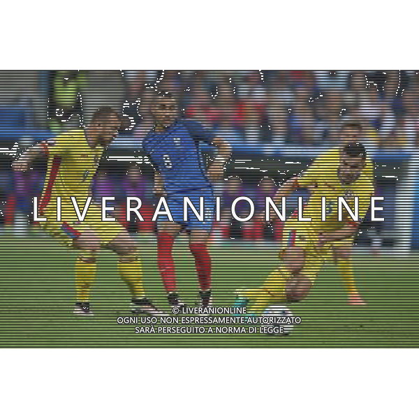 PARYZ 10.06.2016 MECZ I RUNDA GRUPA A MISTRZOSTW EUROPY 2016: FRANCJA - RUMUNIA --- FIRST ROUND GROUP A UEFA EURO 2016 MATCH IN PARIS: FRANCE - ROMANIA DENIS ALIBEC DIMITRI PAYET OVIDIU HOBAN FOT. PIOTR KUCZA/NEWSPIX.PL Newspix.pl/ AGENZIA ALDO LIVERANI SAS - ITALY ONLY EDITORIAL USE ONLY - Francia - Romania UEFA Francia EURO 2016 Final Tournament Group Stage A Parigi - 10.06.2016