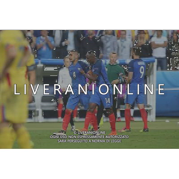 PARYZ 10.06.2016 MECZ I RUNDA GRUPA A MISTRZOSTW EUROPY 2016: FRANCJA - RUMUNIA --- FIRST ROUND GROUP A UEFA EURO 2016 MATCH IN PARIS: FRANCE - ROMANIA DIMITRI PAYET BLAISE MATUIDI - ESULTANZA FOT. PIOTR KUCZA/NEWSPIX.PL Newspix.pl/ AGENZIA ALDO LIVERANI SAS - ITALY ONLY EDITORIAL USE ONLY - Francia - Romania UEFA Francia EURO 2016 Final Tournament Group Stage A Parigi - 10.06.2016