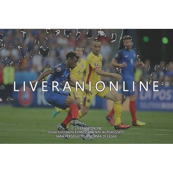 PARYZ 10.06.2016 MECZ I RUNDA GRUPA A MISTRZOSTW EUROPY 2016: FRANCJA - RUMUNIA --- FIRST ROUND GROUP A UEFA EURO 2016 MATCH IN PARIS: FRANCE - ROMANIA KINGSLEY COMAN FOT. PIOTR KUCZA/NEWSPIX.PL Newspix.pl/ AGENZIA ALDO LIVERANI SAS - ITALY ONLY EDITORIAL USE ONLY - Francia - Romania UEFA Francia EURO 2016 Final Tournament Group Stage A Parigi - 10.06.2016