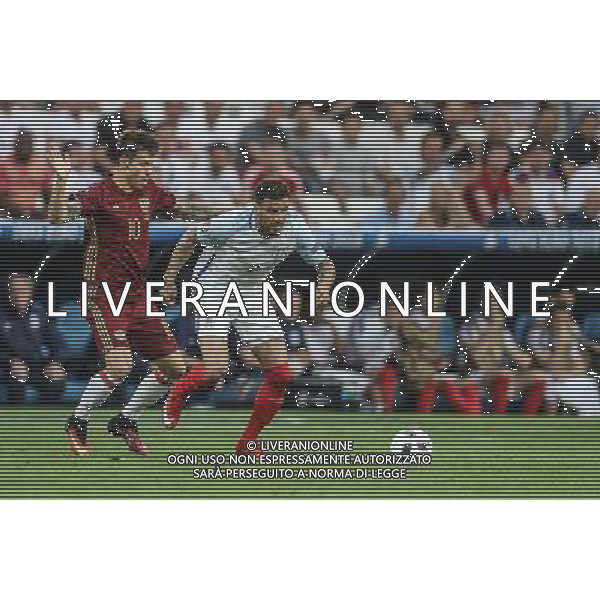 MARSYLIA 2016.06.11 MISTRZOSTWA EUROPY EURO 2016 FRANCJA PILKA NOZNA ANGLIA - ROSJA MECZ NZ FEDOR SMOLOV ROSJA KYLE WALKER ANGLIA FOT MICHAL STAWOWIAK / FOKUSMEDIA.COM.PL / NEWSPIX.PL --- Newspix.pl AG ALDO LIVERANI SAS ONLY ITALY EURO 2016 INGHILTERRA RUSSIA