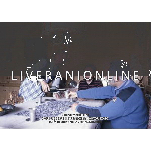 RETROSPETTIVA GUSTAV THOENI SCI NELLA FOTO GUSTAV THOENI CON LA MOGLIE AG ALDO LIVERANI SAS