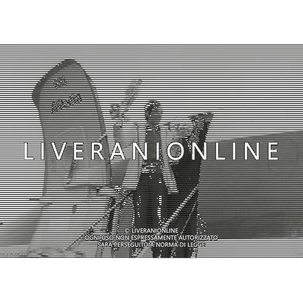 RETROSPETTIVA GUSTAV THOENI SCI NELLA FOTO GUSTAV THOENI CON LA COPPA DEL MONDO DI SCI AG ALDO LIVERANI SAS