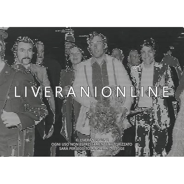 RETROSPETTIVA GUSTAV THOENI SCI NELLA FOTO GUSTAV THOENI CON LA COPPA DEL MONDO DI SCI AG ALDO LIVERANI SAS