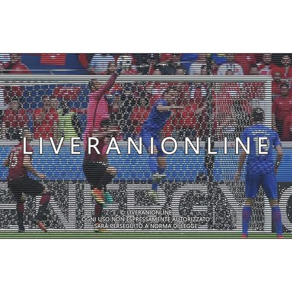 UEFA Francia EURO 2016 Final Tournament Group Stage D Parigi - 12.06.2016 Turchia-Croazia Nella Foto:babacan anticipa rakitic /Ph.Vitez-Ag. Aldo Liverani