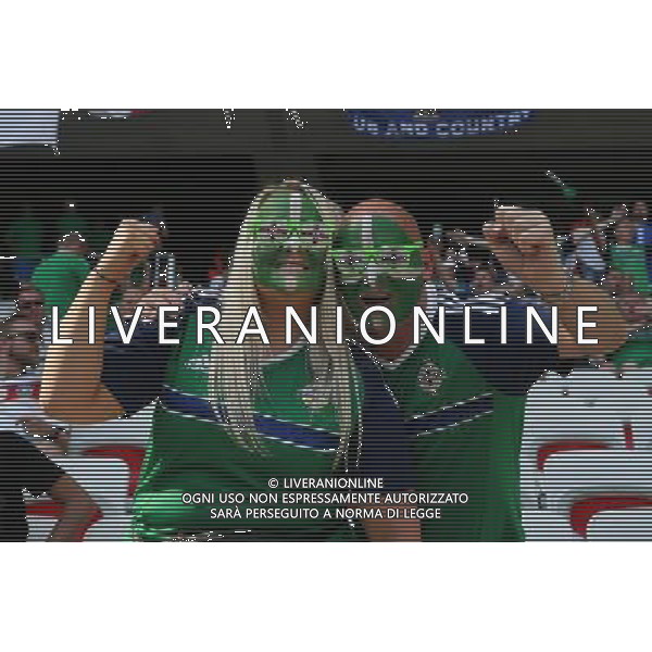 NICEA 12.06.2016 MECZ I RUNDA GRUPA C MISTRZOSTW EUROPY 2016: POLSKA - IRLANDIA POLNOCNA --- FIRST ROUND GROUP C UEFA EURO 2016 MATCH IN NICE: POLAND - NORTHERN IRELAND KIBICE IRLANDIA - TIFOSI IRLANDA FOT. PIOTR KUCZA/NEWSPIX.PL --- Newspix.pl / AGENZIA ALDO LIVERANI SAS - ITALY ONLY EDITORIAL USE ONLY / AGENZIA ALDO LIVERANI SAS - ITALY ONLY EDITORIAL USE ONLY - Polonia - Irlanda del Nord UEFA Francia EURO 2016 Final Tournament Group Stage C Nizza - 12.06.2016