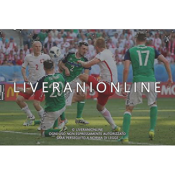 NICEA 12.06.2016 MECZ I RUNDA GRUPA C MISTRZOSTW EUROPY 2016: POLSKA - IRLANDIA POLNOCNA --- FIRST ROUND GROUP C UEFA EURO 2016 MATCH IN NICE: POLAND - NORTHERN IRELAND MICHAL PAZDAN CRAIG CATHCART CONOR MCLAUGHLIN KAMIL GLIK FOT. PIOTR KUCZA/NEWSPIX.PL --- Newspix.pl / AGENZIA ALDO LIVERANI SAS - ITALY ONLY EDITORIAL USE ONLY - Polonia - Irlanda del Nord UEFA Francia EURO 2016 Final Tournament Group Stage C Nizza - 12.06.2016