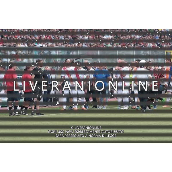 FOGGIA, PISA FINALE RITORNO PLAY OFF 12-06-2016 NELLA FOTO: SOSPENSIONE DELLA PARTITA E LANCIO DI OGGETTI CON INVASIONE DI CAMPO DEI TIFOSI FOTO MOSCA- AG LIVERANI