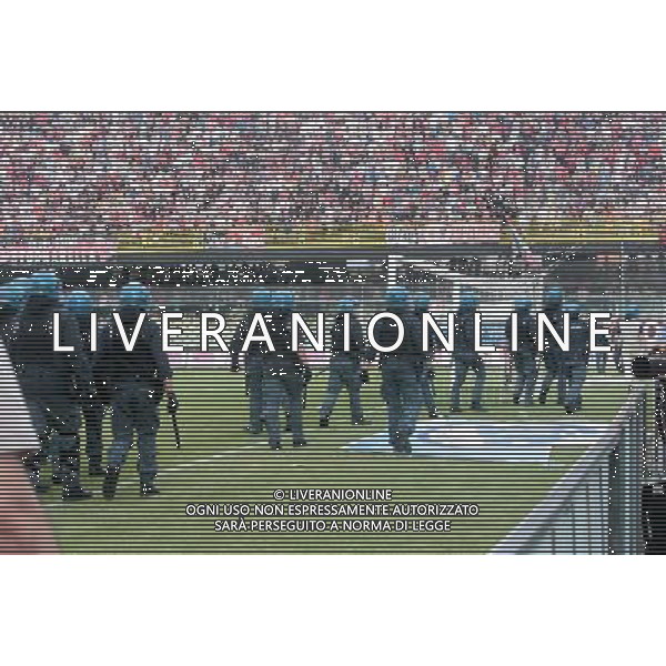 FOGGIA, PISA FINALE RITORNO PLAY OFF 12-06-2016 NELLA FOTO: SOSPENSIONE DELLA PARTITA E LANCIO DI OGGETTI CON INVASIONE DI CAMPO DEI TIFOSI FOTO MOSCA- AG LIVERANI
