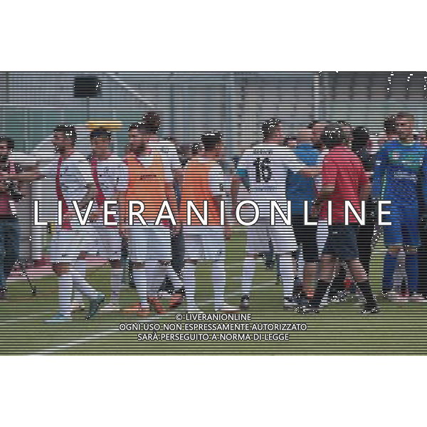 FOGGIA, PISA FINALE RITORNO PLAY OFF 12-06-2016 NELLA FOTO: SOSPENSIONE DELLA PARTITA E LANCIO DI OGGETTI CON INVASIONE DI CAMPO DEI TIFOSI FOTO MOSCA- AG LIVERANI