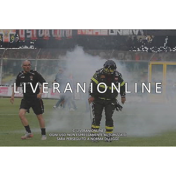 FOGGIA, PISA FINALE RITORNO PLAY OFF 12-06-2016 NELLA FOTO: SOSPENSIONE DELLA PARTITA E LANCIO DI OGGETTI CON INVASIONE DI CAMPO DEI TIFOSI FOTO MOSCA- AG LIVERANI