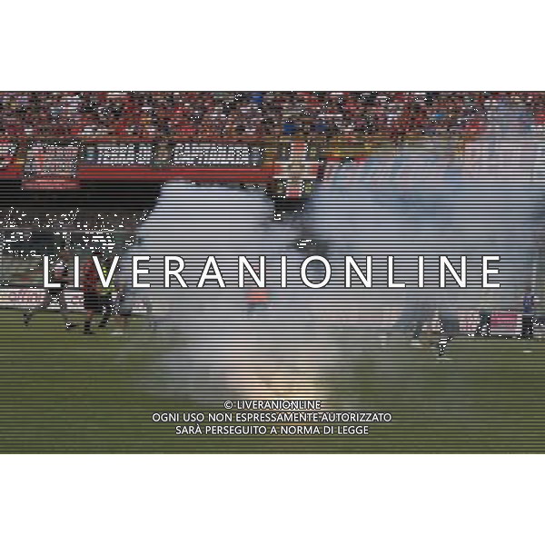 FOGGIA, PISA FINALE RITORNO PLAY OFF 12-06-2016 NELLA FOTO: SOSPENSIONE DELLA PARTITA E LANCIO DI OGGETTI CON INVASIONE DI CAMPO DEI TIFOSI FOTO MOSCA- AG LIVERANI
