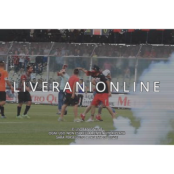 FOGGIA, PISA FINALE RITORNO PLAY OFF 12-06-2016 NELLA FOTO: SOSPENSIONE DELLA PARTITA E LANCIO DI OGGETTI CON INVASIONE DI CAMPO DEI TIFOSI FOTO MOSCA- AG LIVERANI