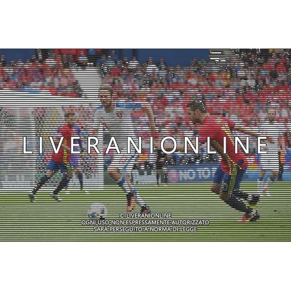 TULUZA 13.06.2016 MECZ I RUNDA GRUPA D MISTRZOSTW EUROPY 2016: HISZPANIA - CZECHY --- FIRST ROUND GROUP D UEFA EURO 2016 MATCH IN TOULOUSE: SPAIN - CZECH REPUBLIC JAROSLAV PLASIL CESC FABREGAS FOT. PIOTR KUCZA/NEWSPIX.PL --- Newspix.pl / AGENZIA ALDO LIVERANI SAS - ITALY ONLY EDITORIAL USE ONLY - Spagna - Repubblica Ceca UEFA Francia EURO 2016 Final Tournament Group Stage D Tolosa - 13.06.2016