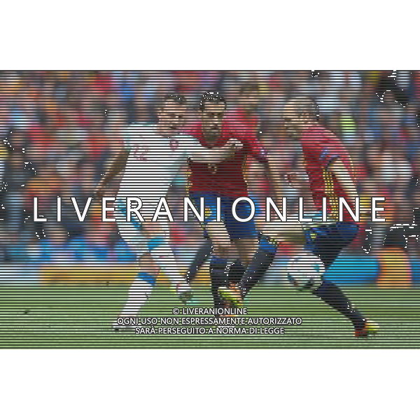 TULUZA 13.06.2016 MECZ I RUNDA GRUPA D MISTRZOSTW EUROPY 2016: HISZPANIA - CZECHY 1:0 --- FIRST ROUND GROUP D UEFA EURO 2016 MATCH IN TOULOUSE: SPAIN - CZECH REPUBLIC 1:0 VLADIMIR DARIDA SERGIO BUSQUETS ANDRES INIESTA FOT. PIOTR KUCZA/NEWSPIX.PL --- Newspix.pl / AGENZIA ALDO LIVERANI SAS - ITALY ONLY EDITORIAL USE ONLY - Spagna - Repubblica Ceca UEFA Francia EURO 2016 Final Tournament Group Stage D Tolosa - 13.06.2016