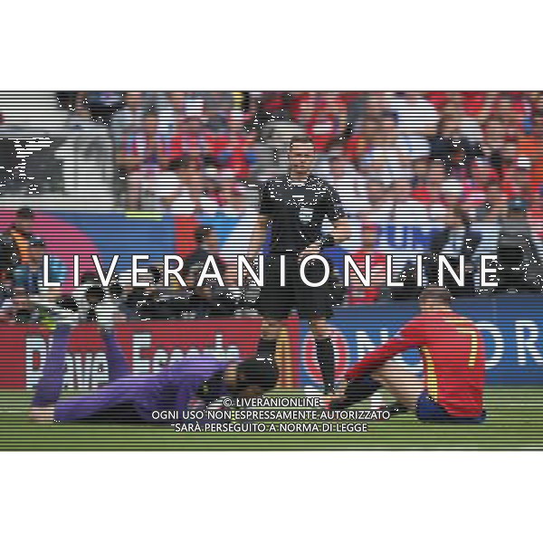 TULUZA 13.06.2016 MECZ I RUNDA GRUPA D MISTRZOSTW EUROPY 2016: HISZPANIA - CZECHY 1:0 --- FIRST ROUND GROUP D UEFA EURO 2016 MATCH IN TOULOUSE: SPAIN - CZECH REPUBLIC 1:0 PETR CECH PAWEL RACZKOWSKI ALVARO MORATA - ARBITRO FOT. PIOTR KUCZA/NEWSPIX.PL --- Newspix.pl / AGENZIA ALDO LIVERANI SAS - ITALY ONLY EDITORIAL USE ONLY - Spagna - Repubblica Ceca UEFA Francia EURO 2016 Final Tournament Group Stage D Tolosa - 13.06.2016