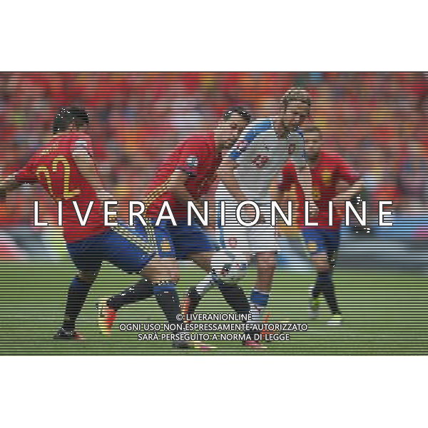 TULUZA 13.06.2016 MECZ I RUNDA GRUPA D MISTRZOSTW EUROPY 2016: HISZPANIA - CZECHY 1:0 --- FIRST ROUND GROUP D UEFA EURO 2016 MATCH IN TOULOUSE: SPAIN - CZECH REPUBLIC 1:0 NOLITO SERGIO BUSQUETS JAROSLAV PLASIL FOT. PIOTR KUCZA/NEWSPIX.PL --- Newspix.pl / AGENZIA ALDO LIVERANI SAS - ITALY ONLY EDITORIAL USE ONLY - Spagna - Repubblica Ceca UEFA Francia EURO 2016 Final Tournament Group Stage D Tolosa - 13.06.2016