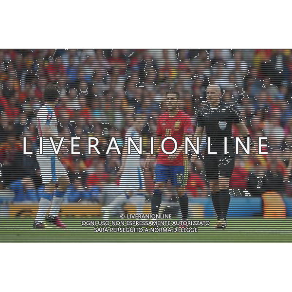 TULUZA 13.06.2016 MECZ I RUNDA GRUPA D MISTRZOSTW EUROPY 2016: HISZPANIA - CZECHY 1:0 --- FIRST ROUND GROUP D UEFA EURO 2016 MATCH IN TOULOUSE: SPAIN - CZECH REPUBLIC 1:0 TOMAS ROSICKY CESC FABREGAS SZYMON MARCINIAK - ARBITRO FOT. PIOTR KUCZA/NEWSPIX.PL --- Newspix.pl / AGENZIA ALDO LIVERANI SAS - ITALY ONLY EDITORIAL USE ONLY - Spagna - Repubblica Ceca UEFA Francia EURO 2016 Final Tournament Group Stage D Tolosa - 13.06.2016
