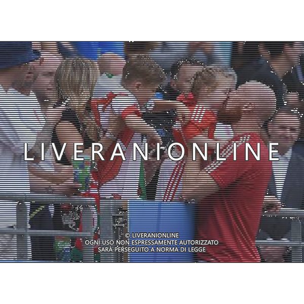 UEFA Francia EURO 2016 Final Tournament Group Stage B Lens - 16.06.2016 Inghilterra-Galles Nella Foto:collins saluta la famiglia prima della partita /Ph.Vitez-Ag. Aldo Liverani